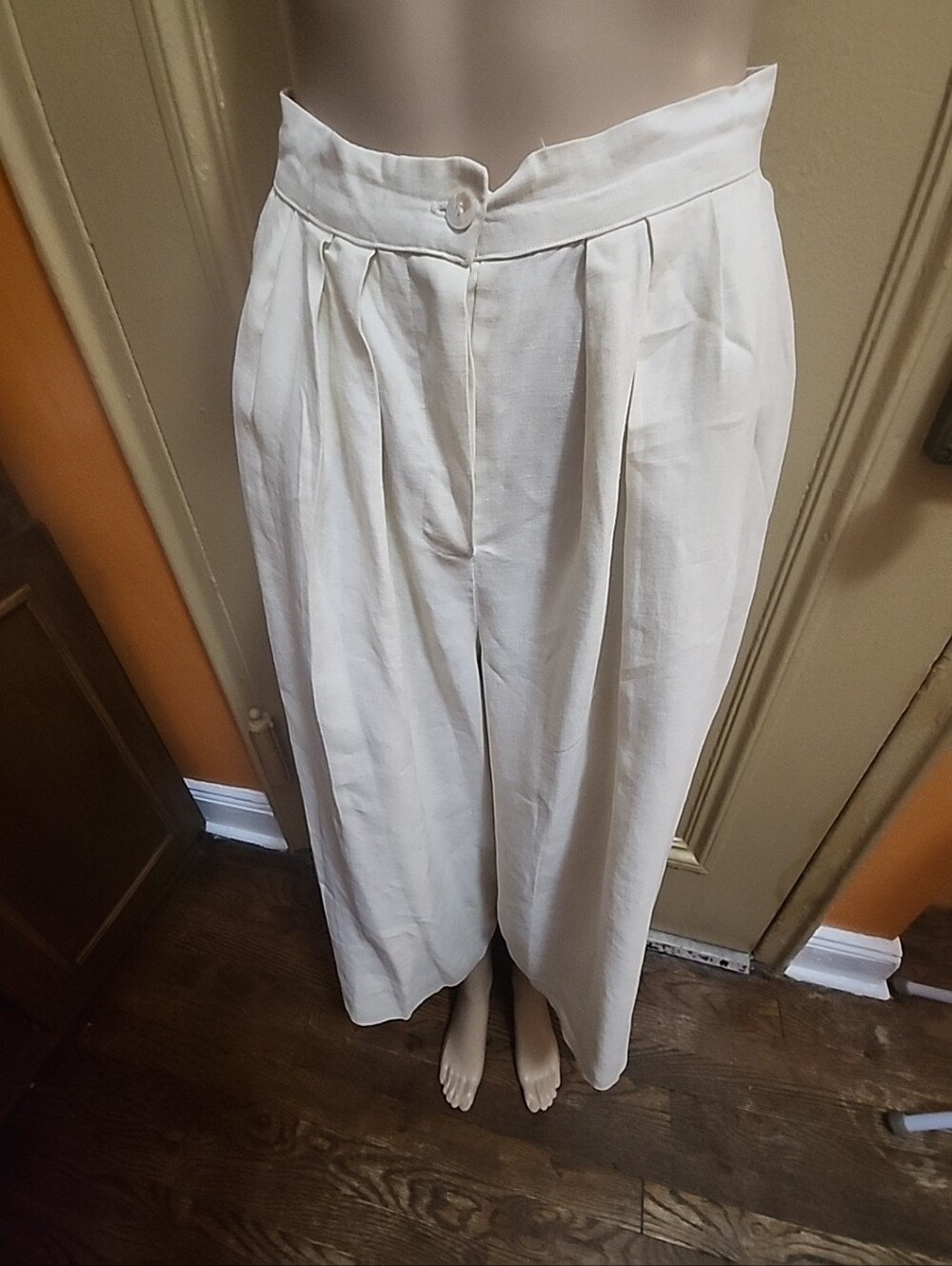 Vintage 1970s Wide Leg Cropped Pants Ivory Linen Size 4 Pleated Front